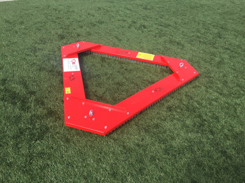 Щетка для расчесывания искусственной травы